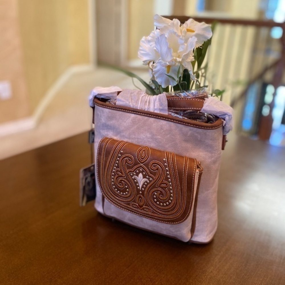 Montana west embroidered collection crossbody bag - Picture 4 of 7